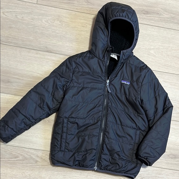 Patagonia Other - Patagonia child’s reversible black winter coat Sherpa fleece lined medium (10)